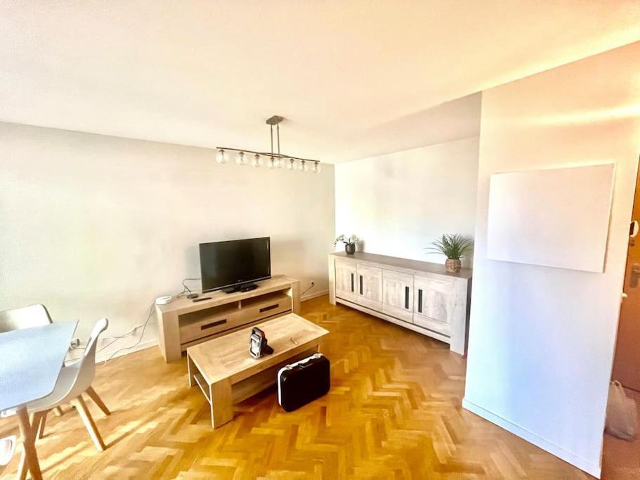 Le Sept Avec Parking, Transfert Apartment Vaires-sur-Marne Exterior foto